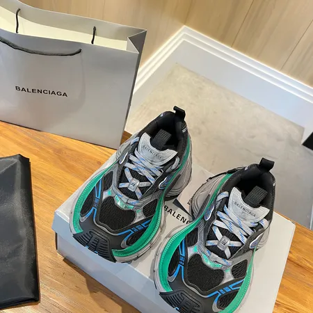 バレンシアガ スニーカー