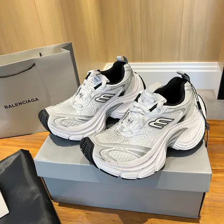 バレンシアガ スニーカー