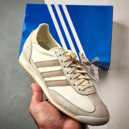 アディダス カジュアルシューズ