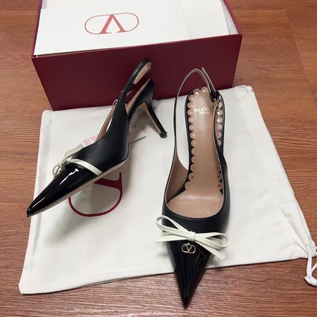 ヴァレンティノ サンダル