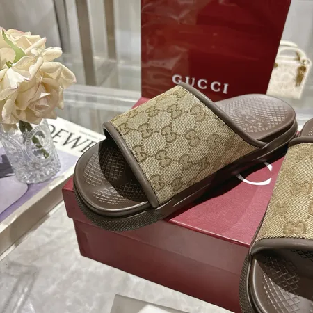 グッチ スリッパ