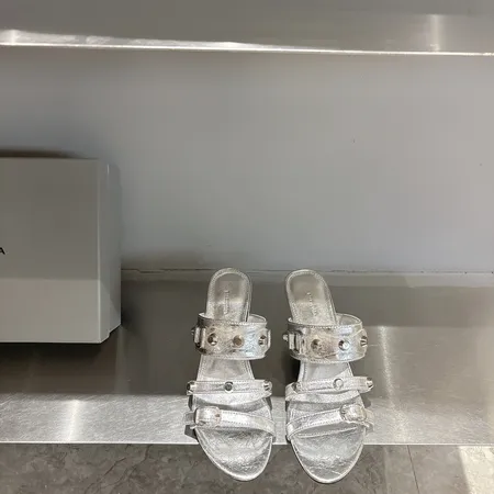 バレンシアガ サンダル