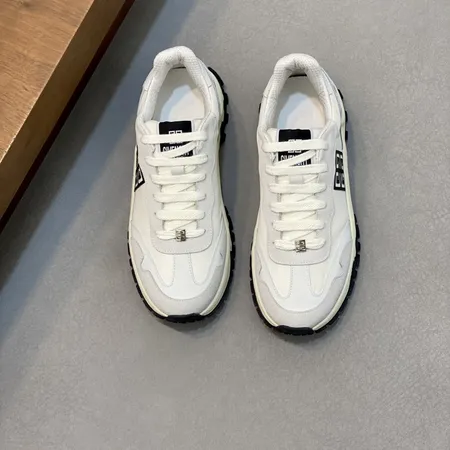 ジバンシィ カジュアルシューズ