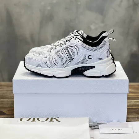 ディオール スニーカー