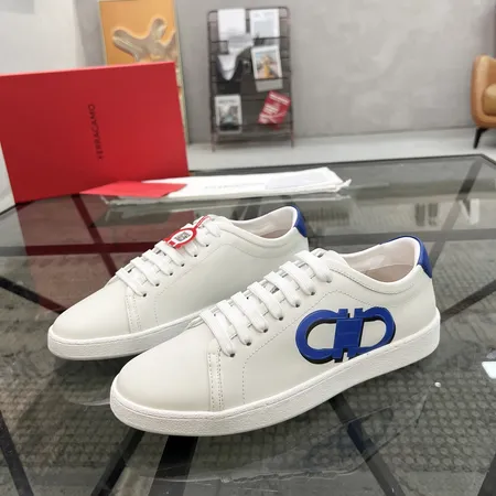 フェラガモ カジュアルシューズ