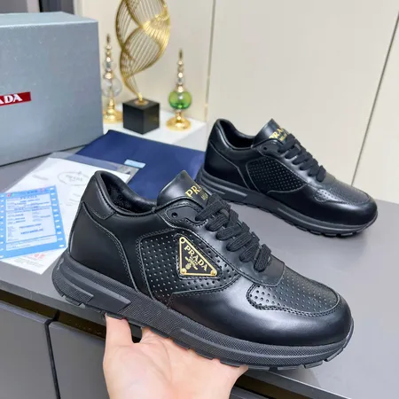 プラダ カジュアルシューズ