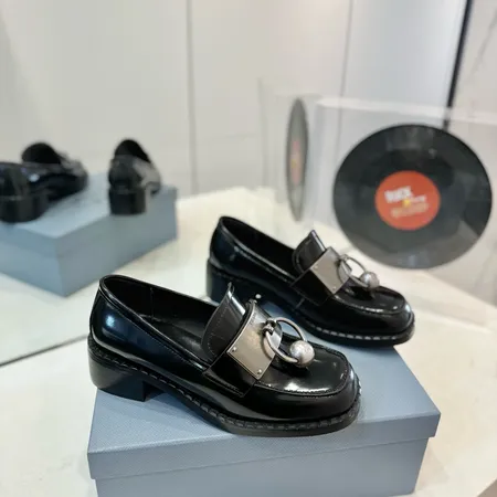 プラダ ビジネスシューズ