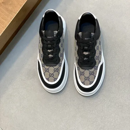 グッチ カジュアルシューズ