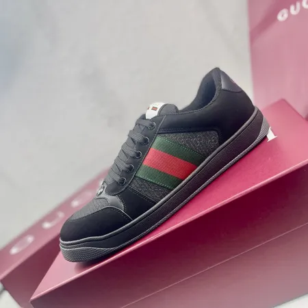 グッチ カジュアルシューズ