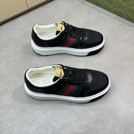 グッチ カジュアルシューズ