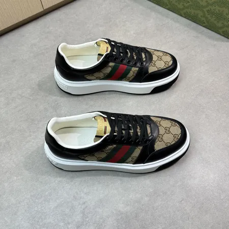 グッチ カジュアルシューズ