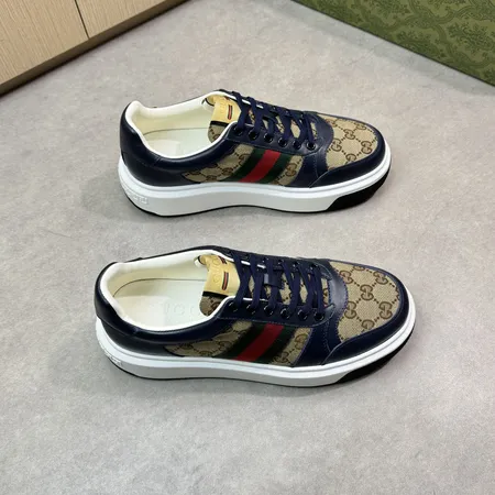 グッチ カジュアルシューズ