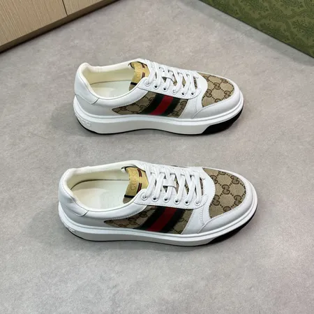 グッチ カジュアルシューズ