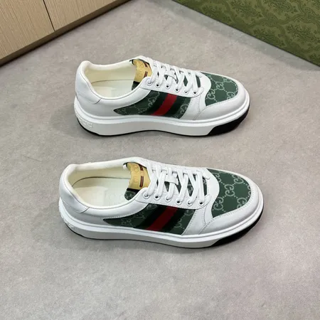 グッチ カジュアルシューズ