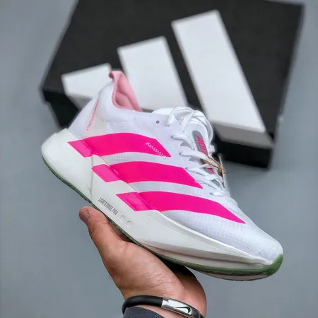 アディダス スニーカー