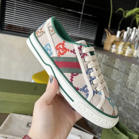 グッチ カジュアルシューズ