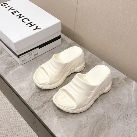 ジバンシィ スリッパ