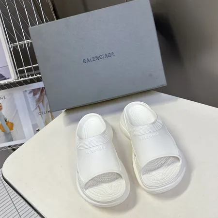 バレンシアガ スリッパ