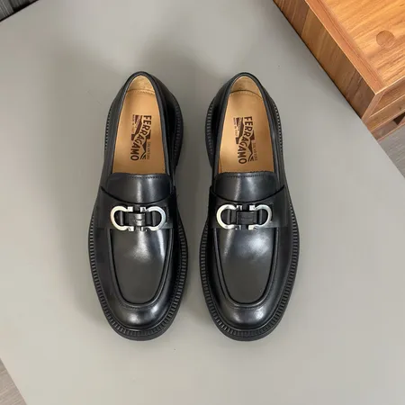 フェラガモ カジュアルシューズ