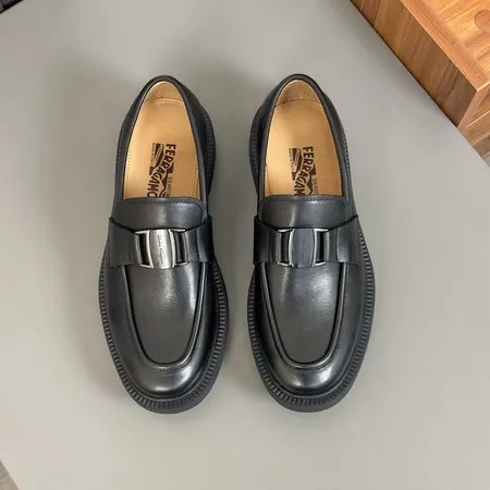 フェラガモ カジュアルシューズ