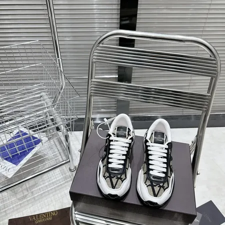 ヴァレンティノ カジュアルシューズ