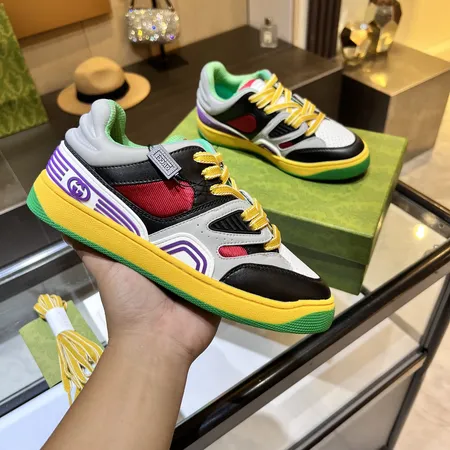 グッチ カジュアルシューズ