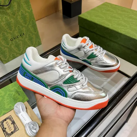 グッチ カジュアルシューズ