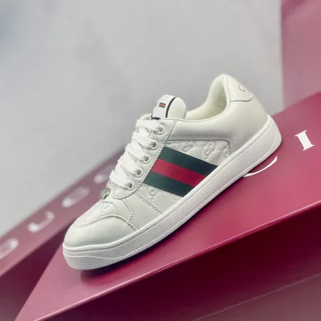 グッチ カジュアルシューズ