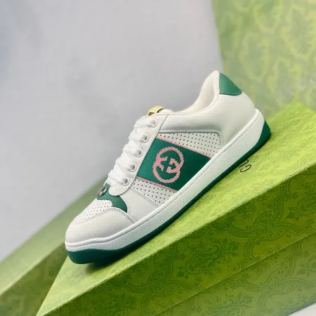 グッチ カジュアルシューズ