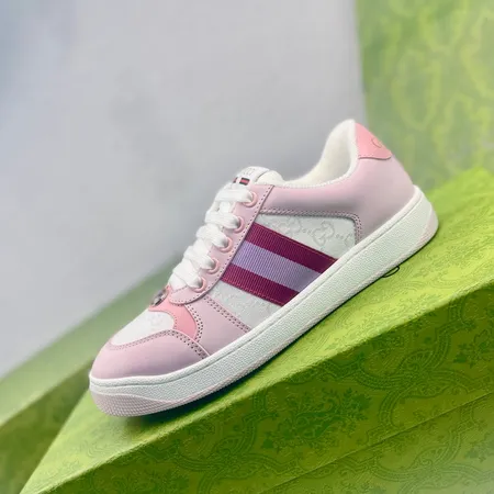 グッチ カジュアルシューズ