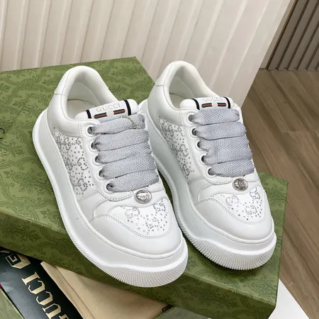 グッチ カジュアルシューズ