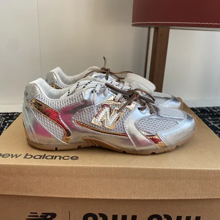 ミュウミュウ スニーカー