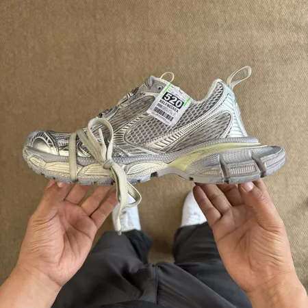 バレンシアガ スニーカー