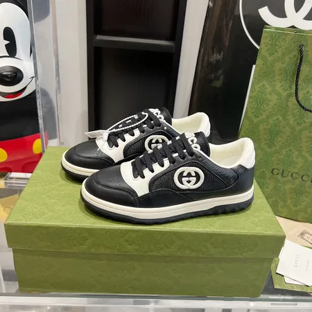 グッチ カジュアルシューズ