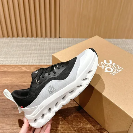 ロエベ スニーカー