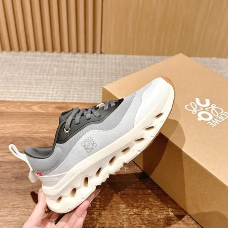 ロエベ スニーカー