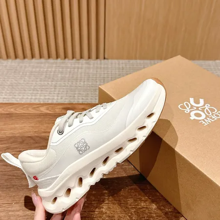 ロエベ スニーカー