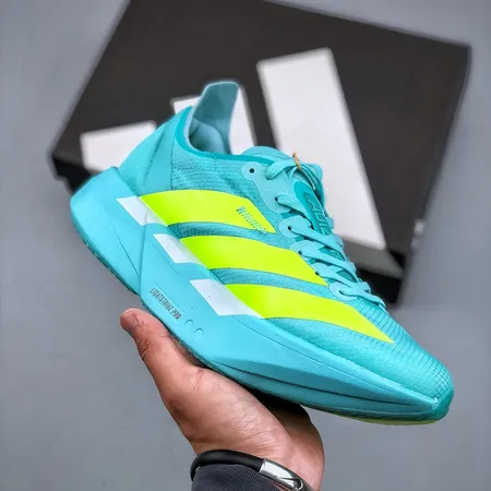 アディダス スニーカー