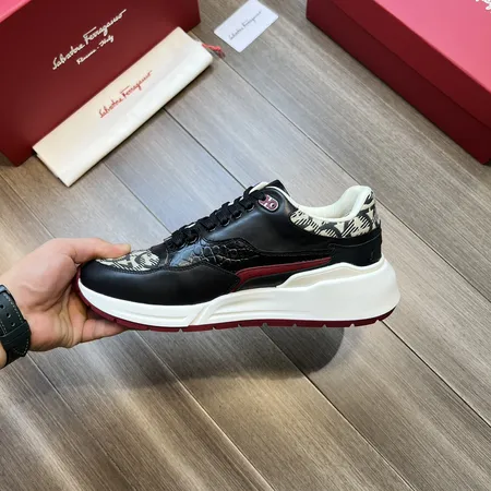 フェラガモ スニーカー