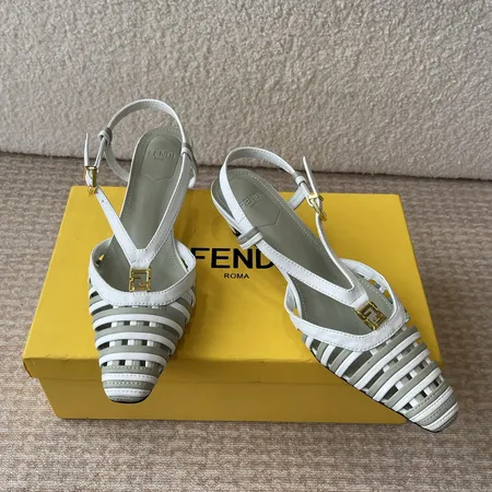 フェンディ サンダル