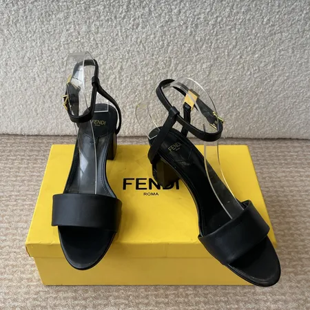 フェンディ サンダル