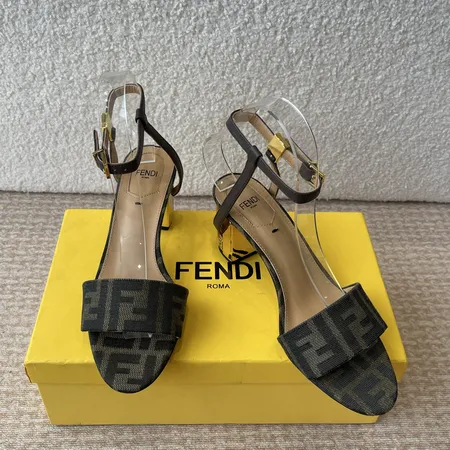 フェンディ サンダル