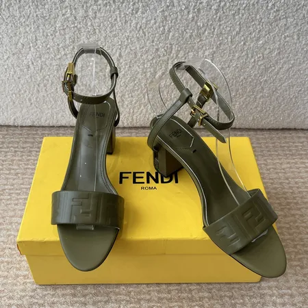 フェンディ サンダル