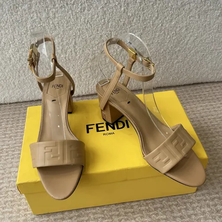 フェンディ サンダル