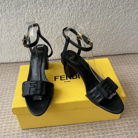 フェンディ サンダル
