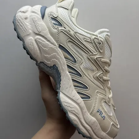 フィラ スニーカー