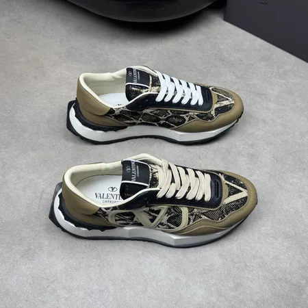 ヴァレンティノ スニーカー