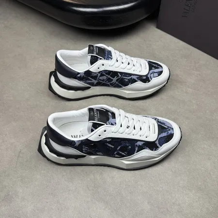 ヴァレンティノ スニーカー