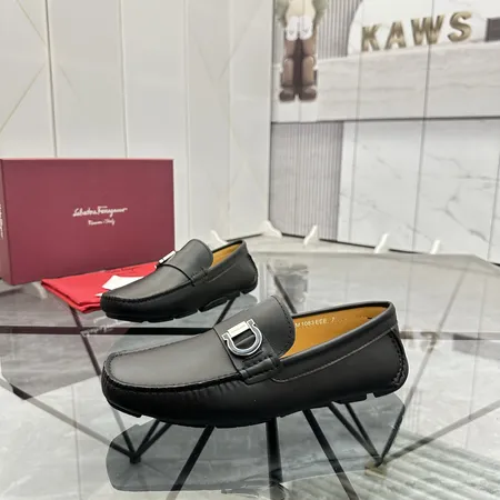 フェラガモ カジュアルシューズ