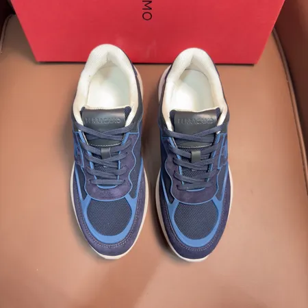 フェラガモ カジュアルシューズ